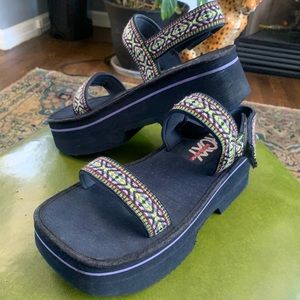 Vintage Roxy square toed platform sandals